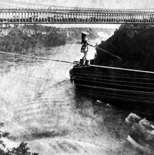 Maria Spelterini  walks over Niagra Falls